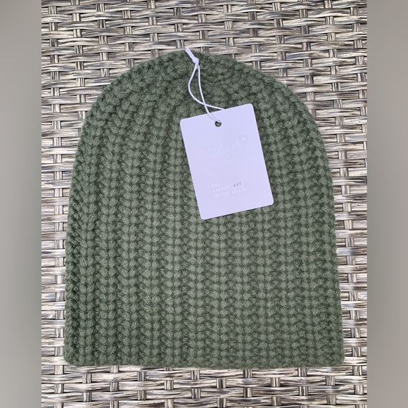Veronica Beard Warm Me Cashmere Beanie - NWT - Green - Retail $175 - Picture 1 of 3